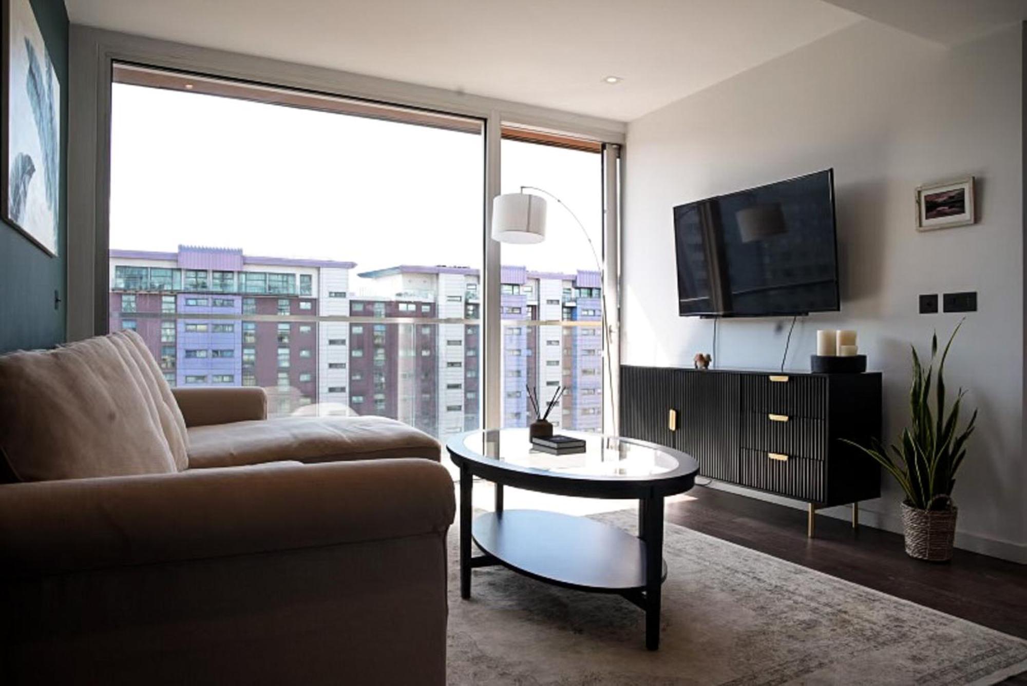 Chic Luxury Living In Battersea Power Station Daire Londra Dış mekan fotoğraf